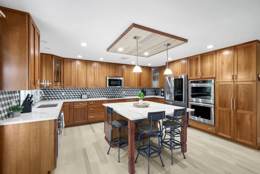 1111 Schooner Pl, Sanibel, FL 33957