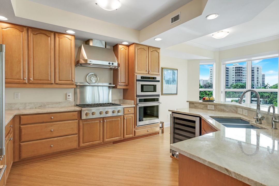 285 Grande Way #401, Naples, FL 34110