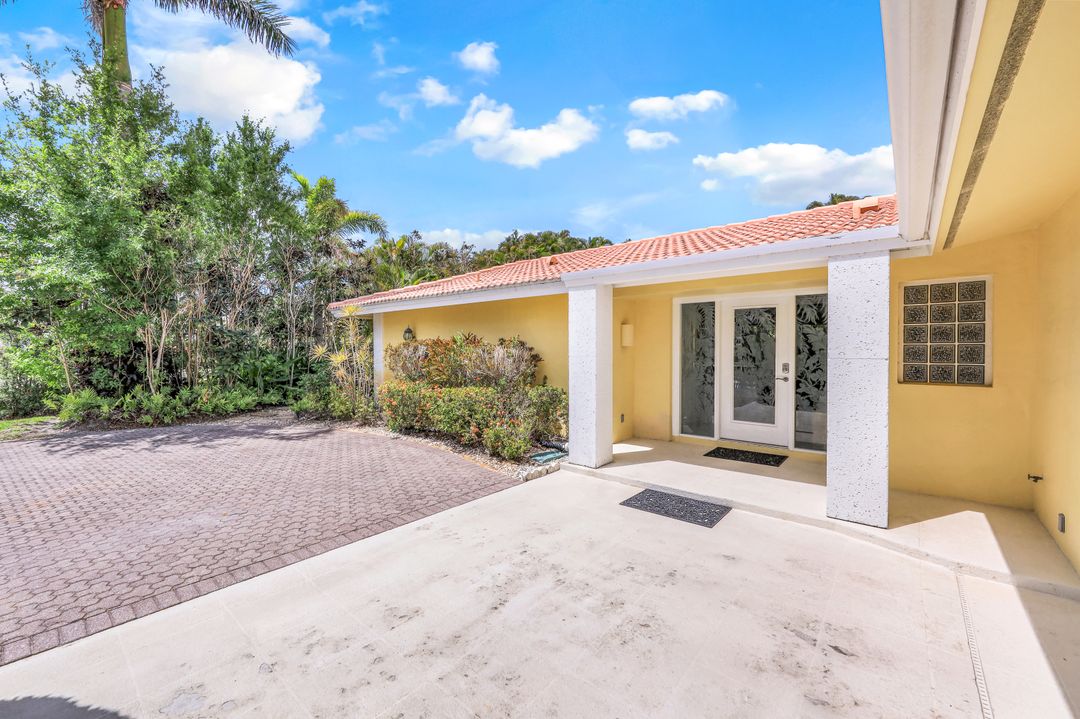 723 Willowhead Dr, Naples, FL 34103