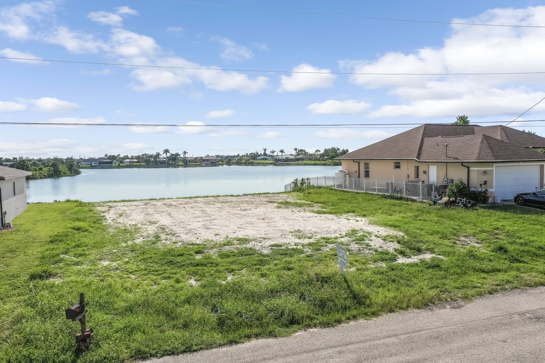 2017 NE 10th Pl, Cape Coral, FL 33909