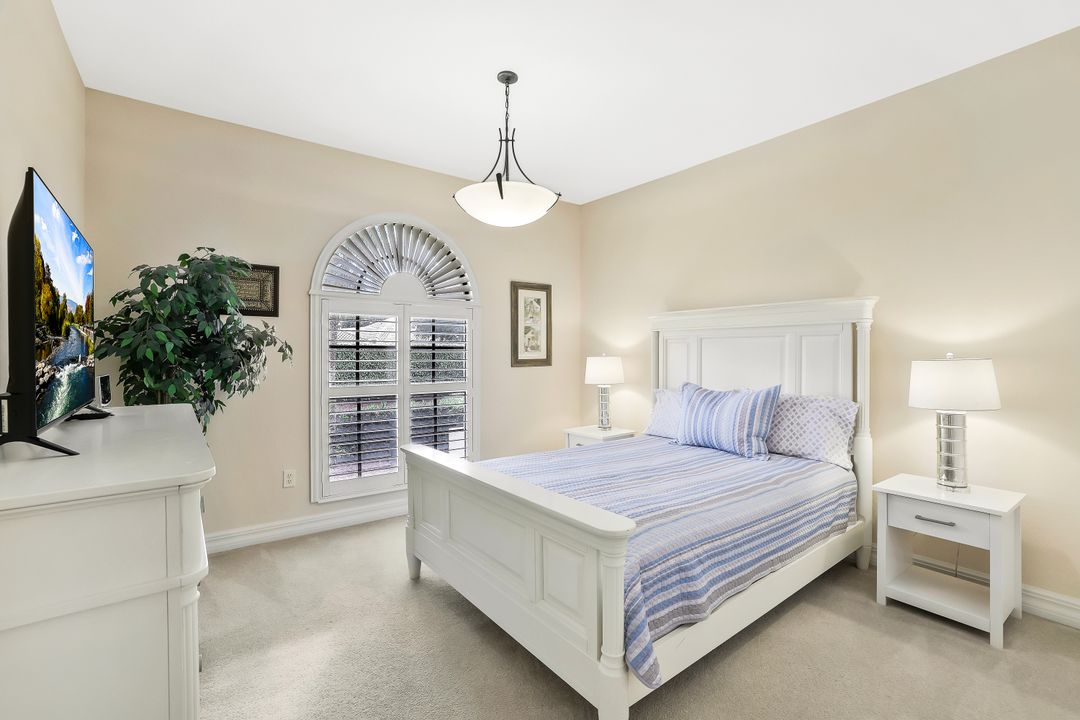 981 Tivoli Ct, Naples, FL 34104