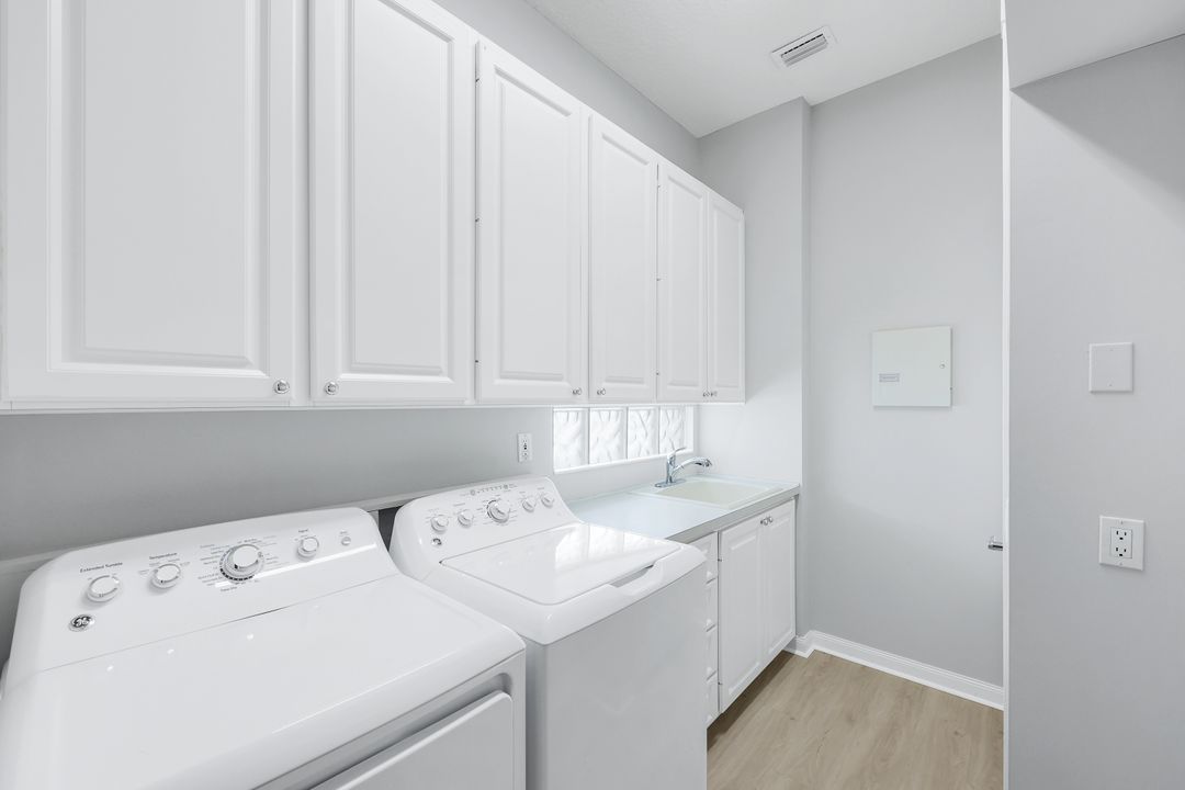 4364 Montalvo Ct, Naples, FL 34109