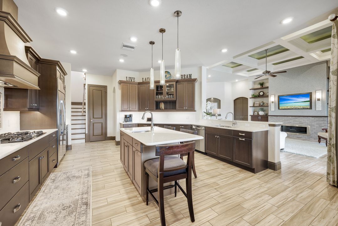 5703 Yardarm Ct, Cape Coral, FL 33914