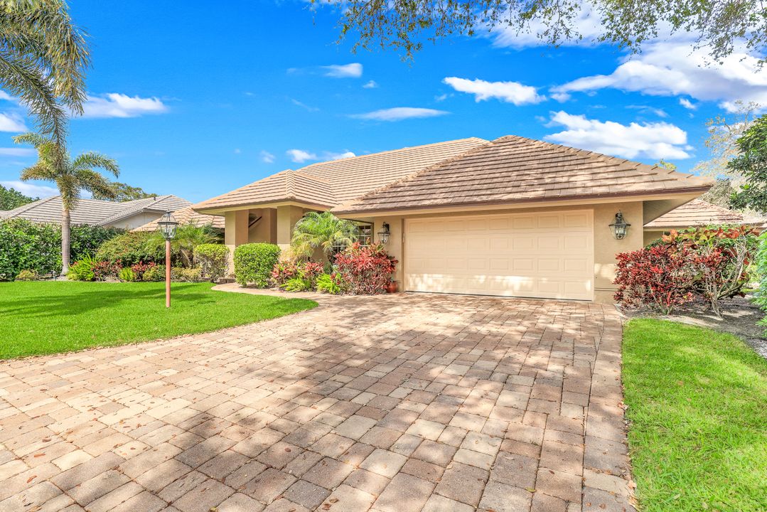 811 Pitch Apple Ln, Naples, FL 34108