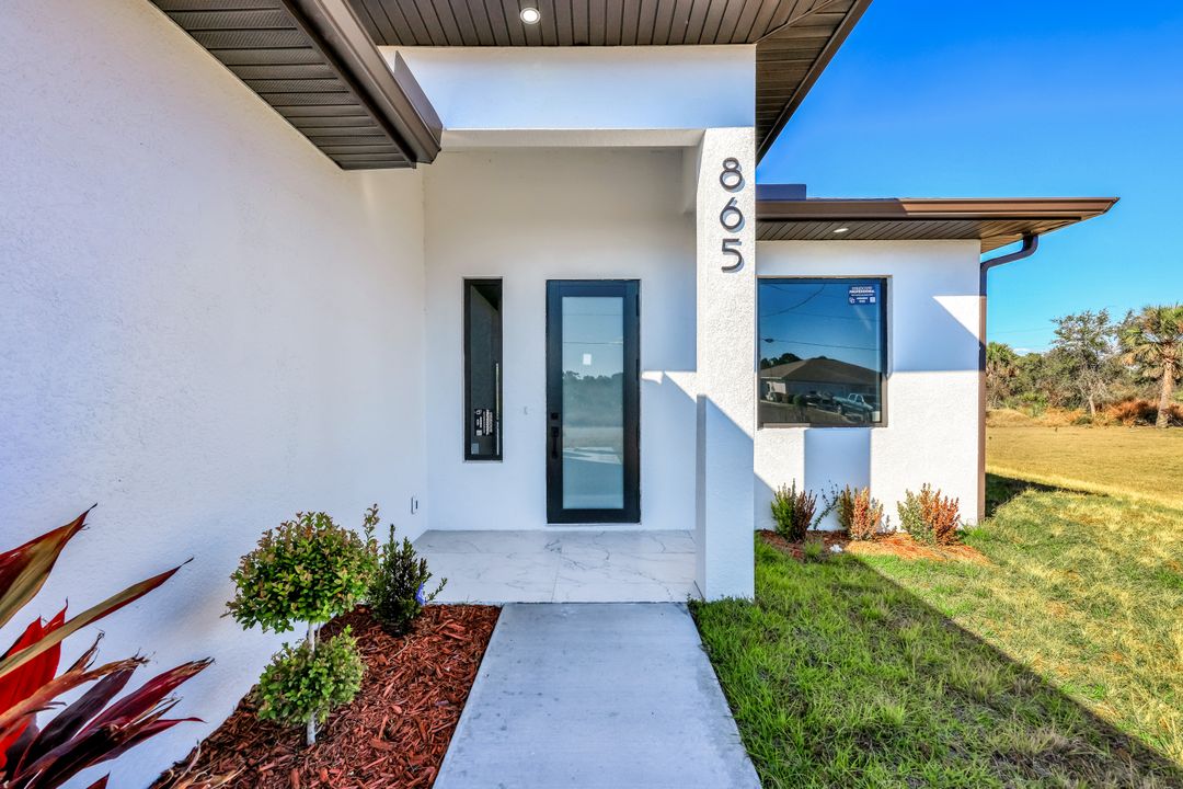 865 Chipley St E, Lehigh Acres, FL 33974