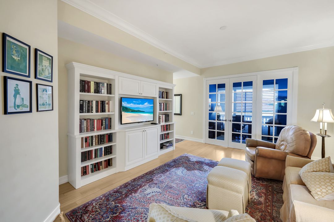 1895 Les Chateaux Blvd #302, Naples, FL 34109
