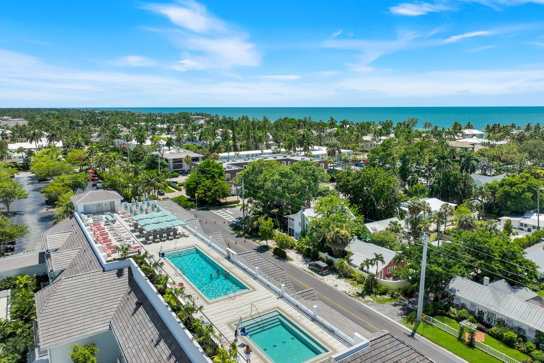 382 12th Ave S, Naples, FL 34102