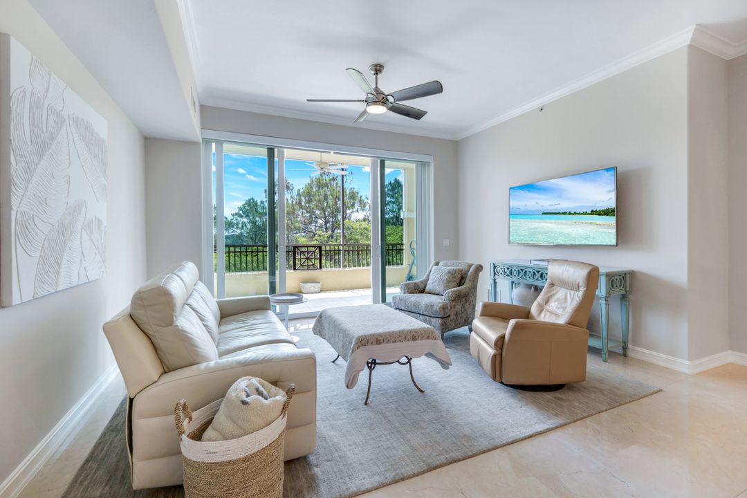 2728 Tiburon Blvd E #403, Naples, FL 34109