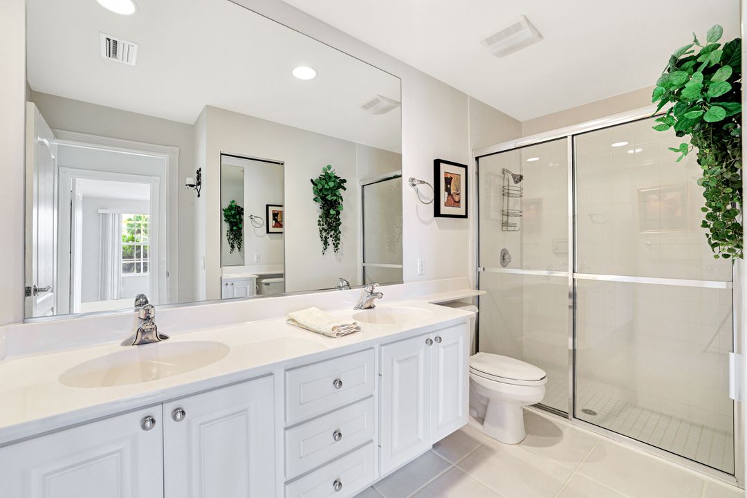4307 Redonda Ln, Naples, FL 34119