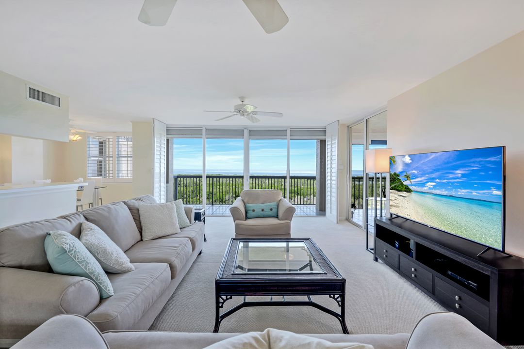 6585 Nicholas Blvd #905, Naples, FL 34108