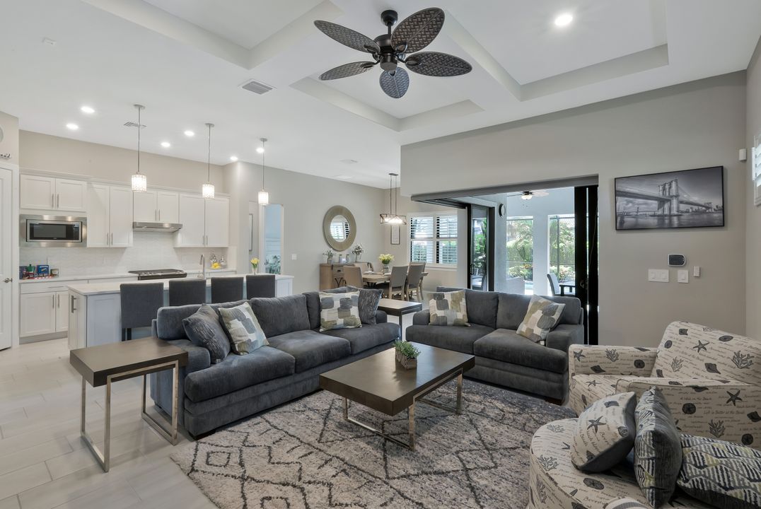 9640 Everglades Dr, Naples, FL 34120