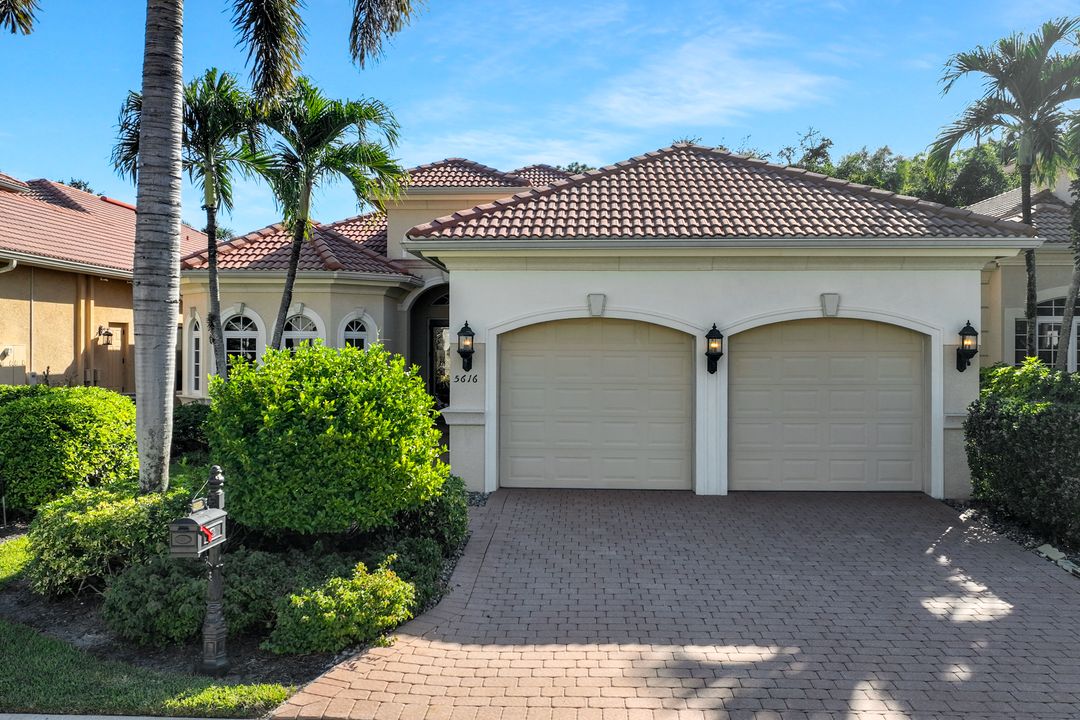 5616 Hammock Isles Dr, Naples, FL 34119