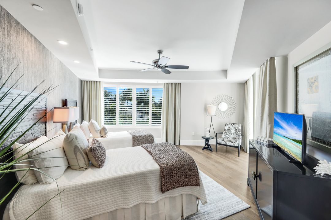 13665 Vanderbilt Dr #301, Naples, FL 34110