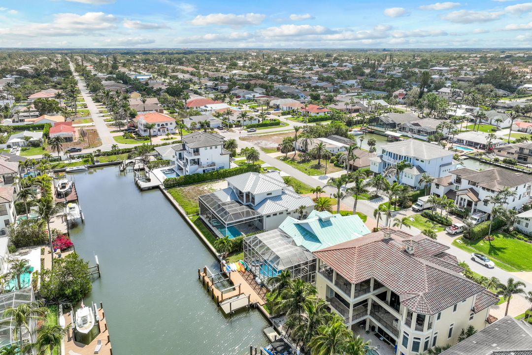 437 Tradewinds Ave, Naples, FL 34108