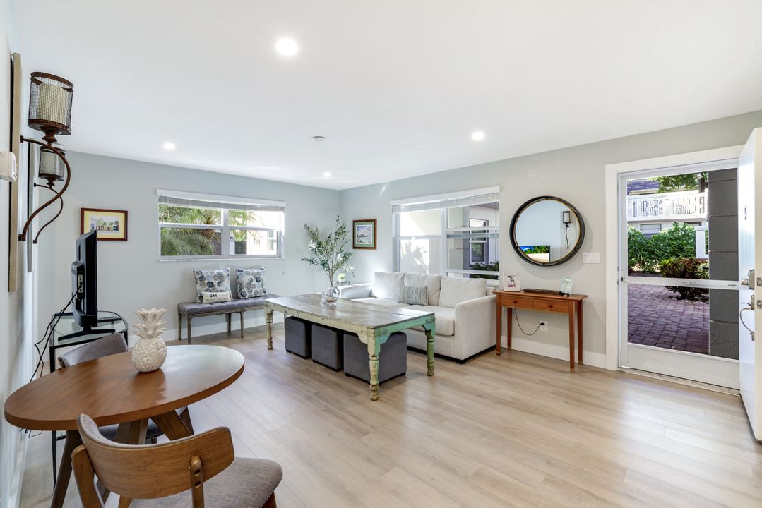 780 10th Ave S #5, Naples, FL 34102