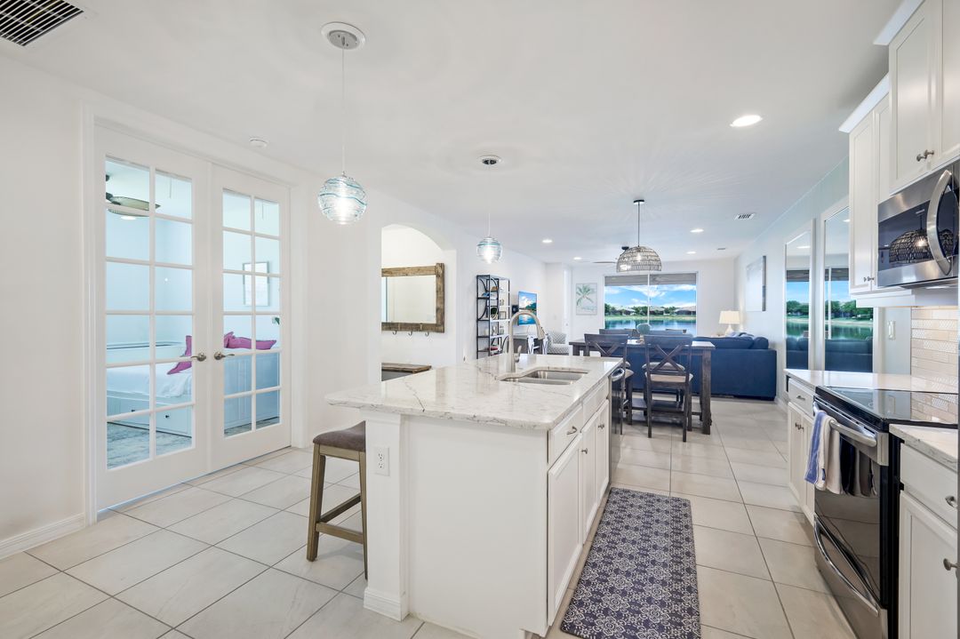 14814 Edgewater Cir, Naples, FL 34114