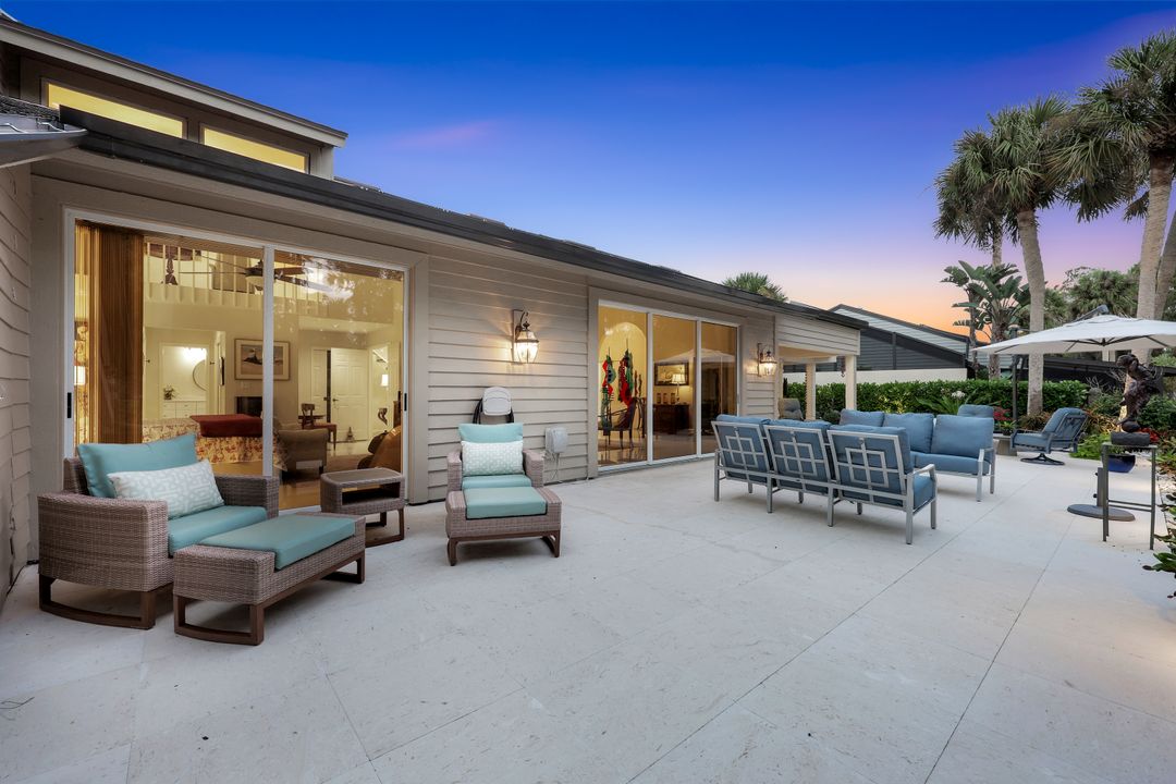 370 Edgemere Way N, Naples, FL 34105