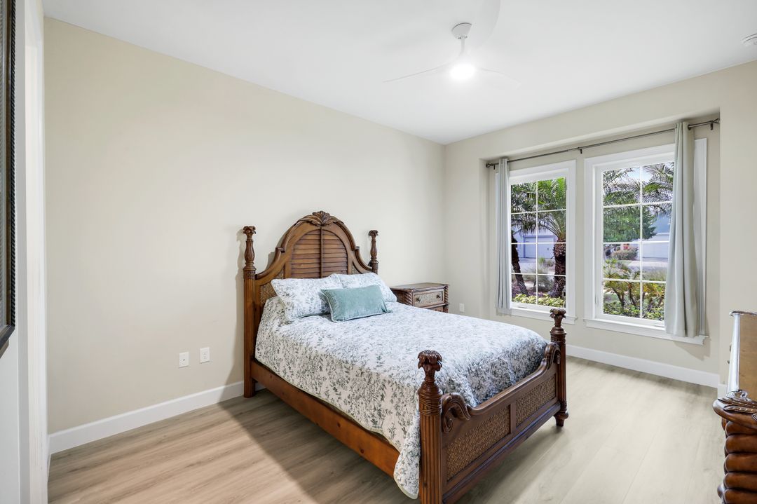 5052 Martinique Dr, Naples, FL 34113