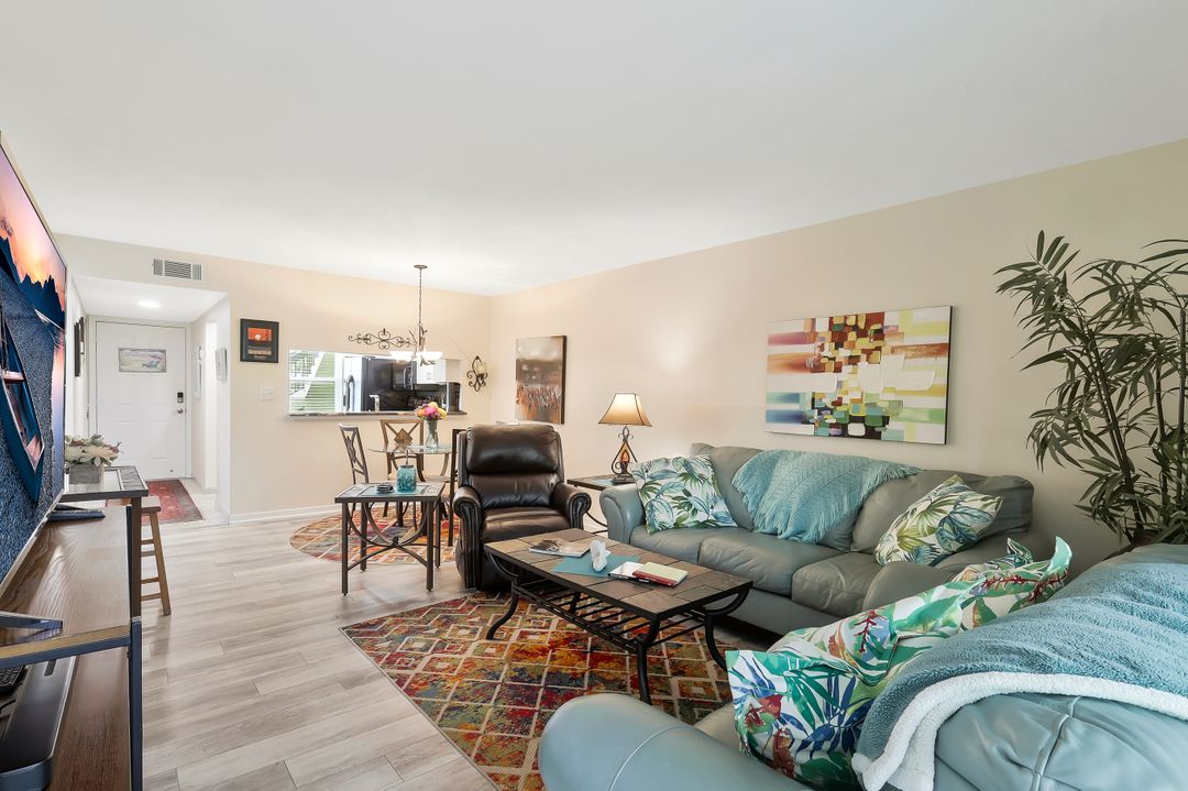 9290 Lake Park Dr #104, Fort Myers, FL 33919