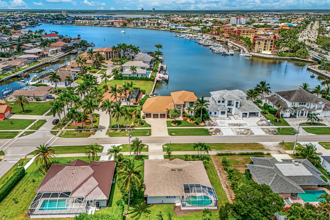 711 Tigertail Ct, Marco Island, FL 34145