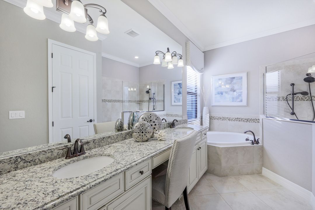 2939 Aviamar Cir, Naples, FL 34114