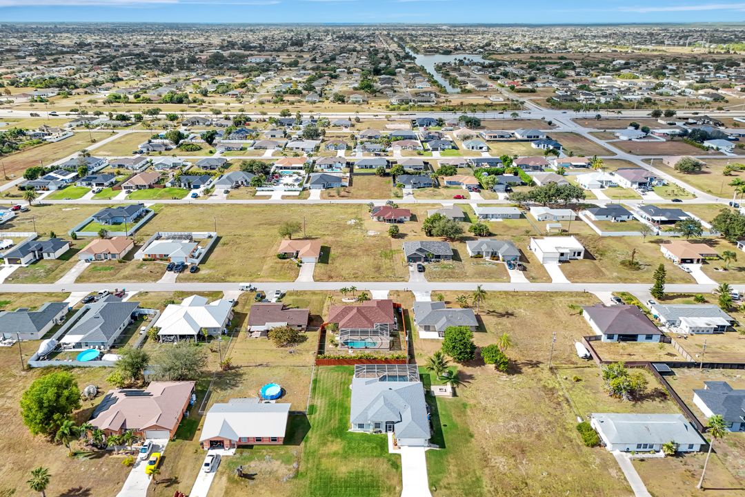 1904 NE 18th Pl, Cape Coral, FL 33909