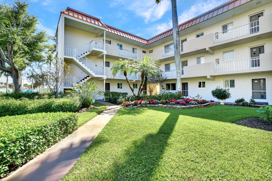 1100 Gulf Shore Blvd N #103, Naples, FL 34102