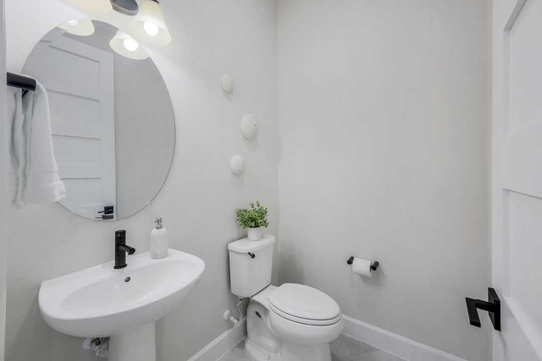 8850 Calypso Ct, Naples, FL 34112