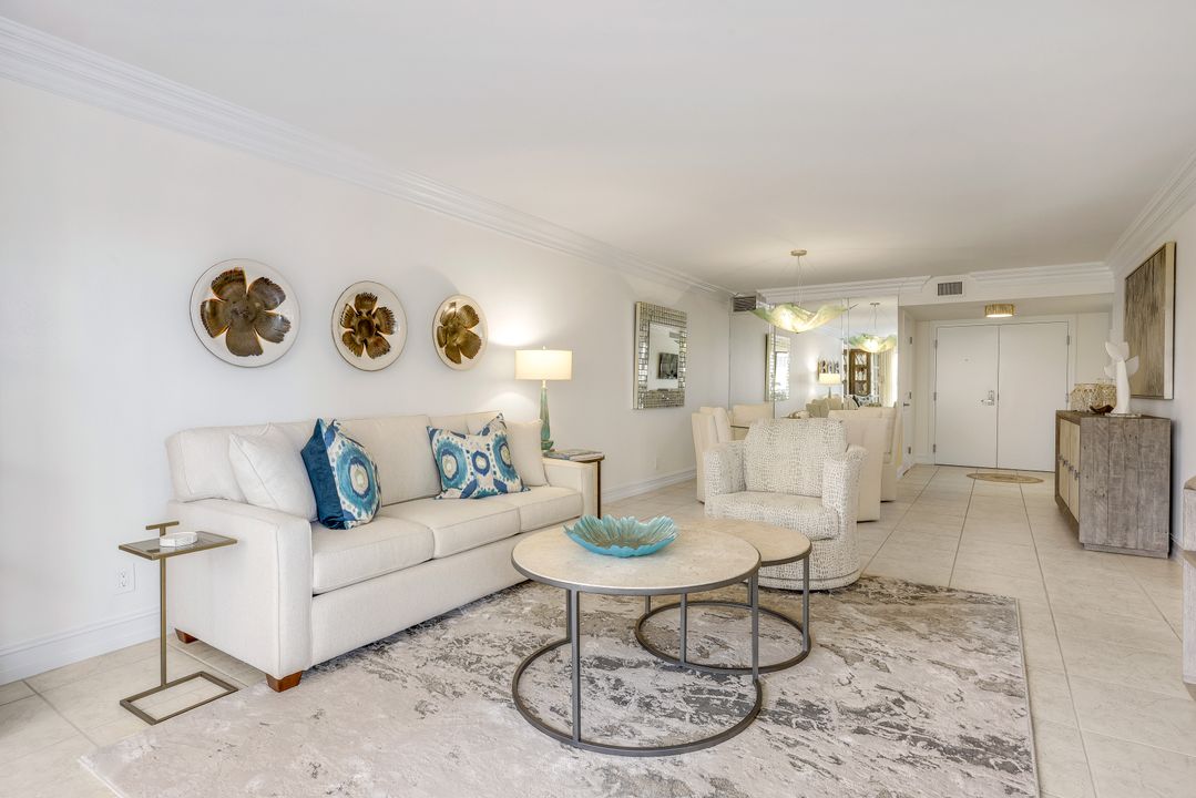 4451 Gulf Shore Blvd N #406, Naples, FL 34103