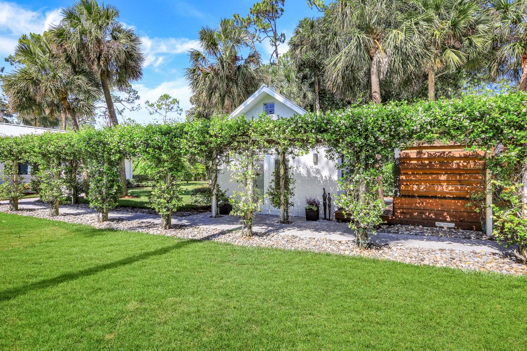 6010 Standing Oaks Ln, Naples, FL 34119