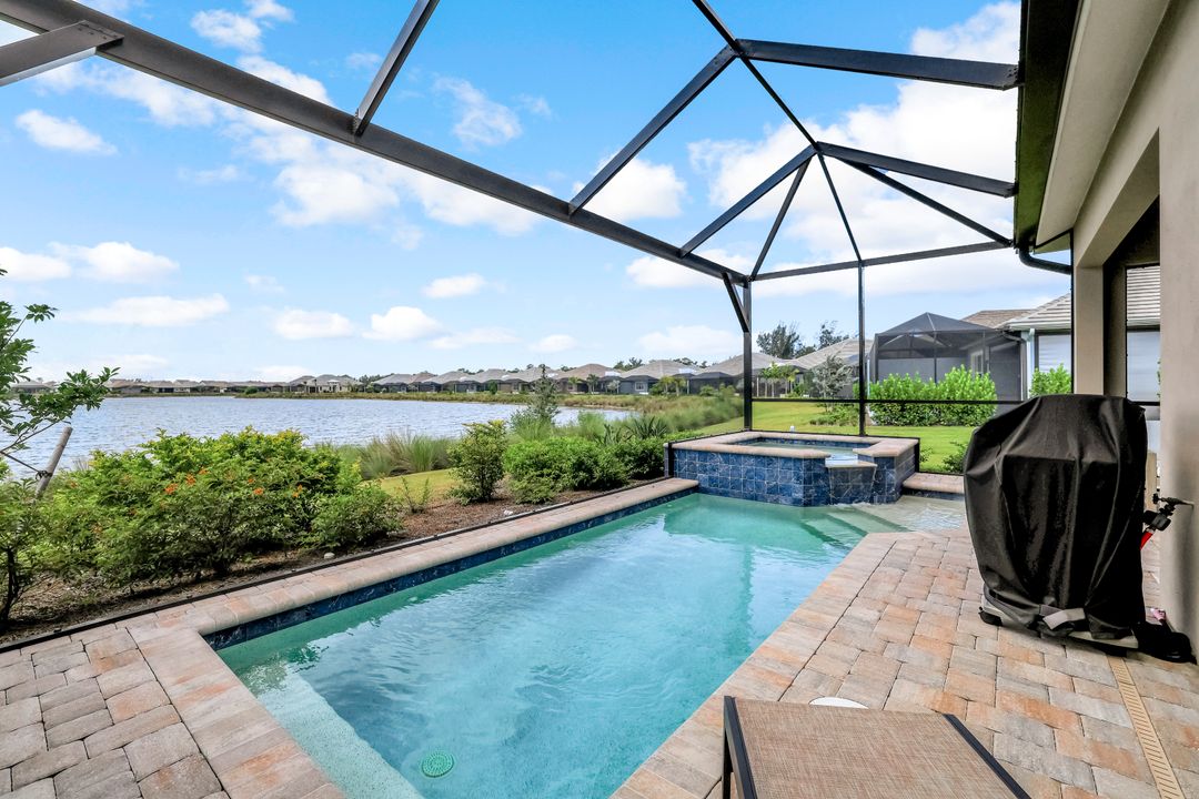8878 Yucatan Ct, Naples, FL 34112