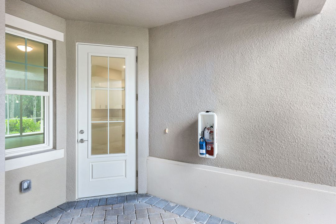 280 Antilles Wy E #101, Naples, FL 34112