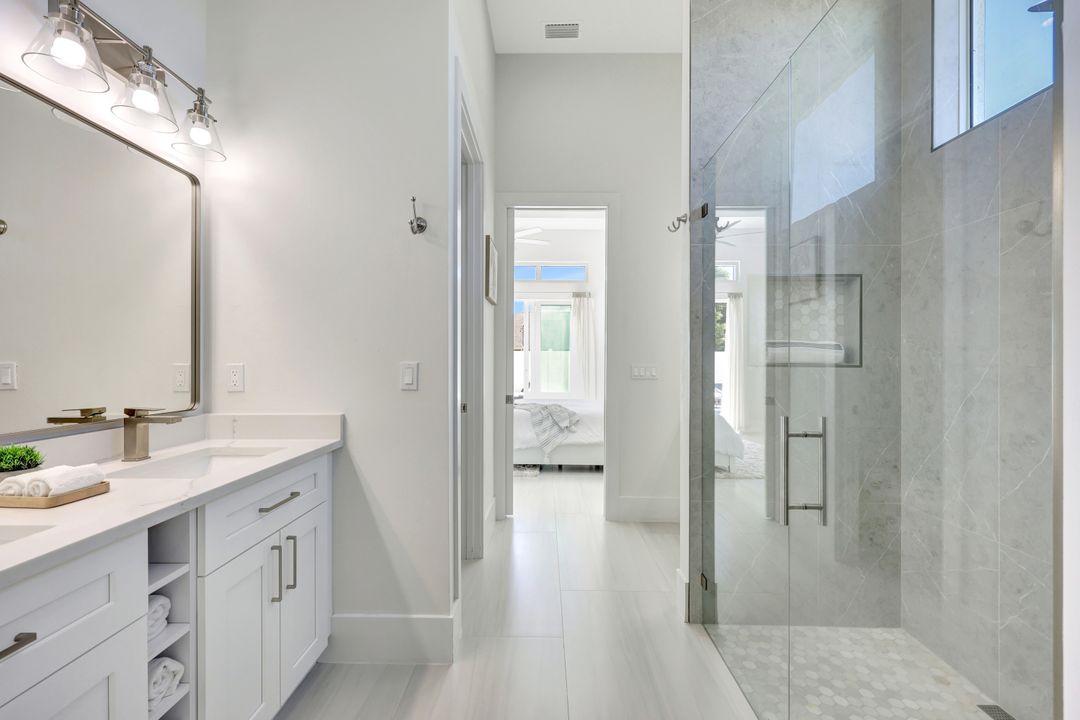 570 94th Ave N, Naples, FL 34108