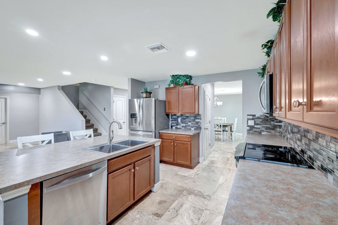 10337 Canal Brook Ln, Lehigh Acres, FL 33936
