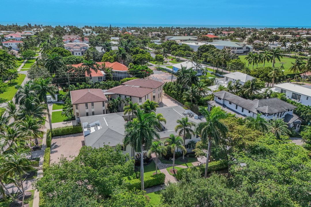 960 7th St S #105, Naples, FL 34102