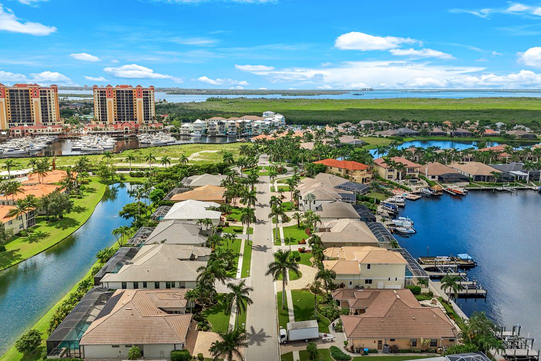 5609 Harbour Cir, Cape Coral, FL 33914
