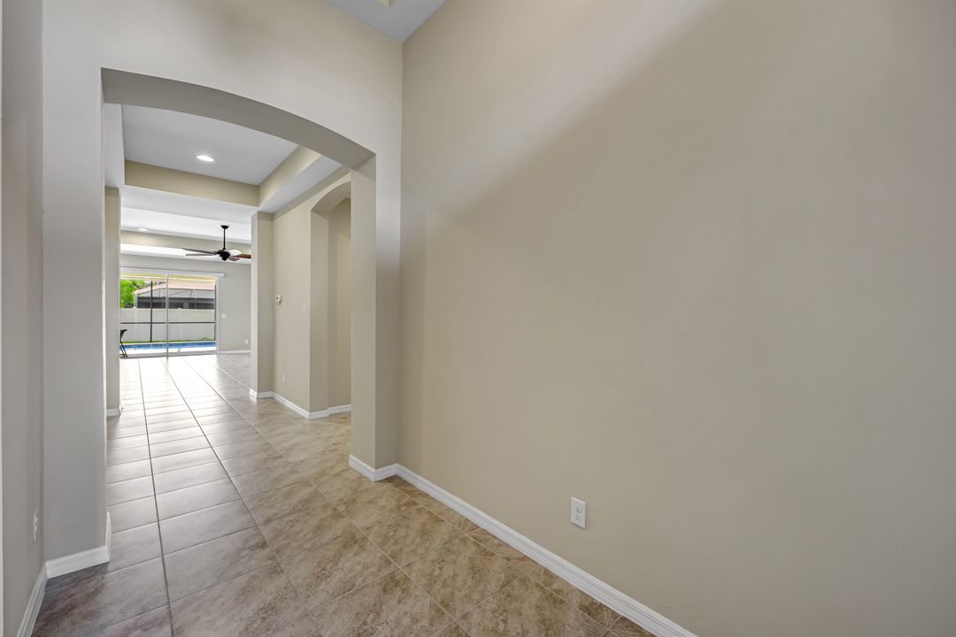 2971 Sunset Pointe Cir, Cape Coral, FL 33914