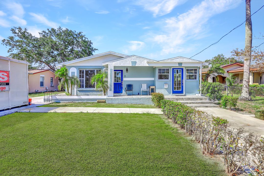 1273 5th Ave N, Naples, FL 34102