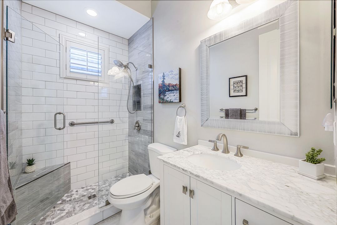 6053 Dogleg Dr, Naples, FL 34113