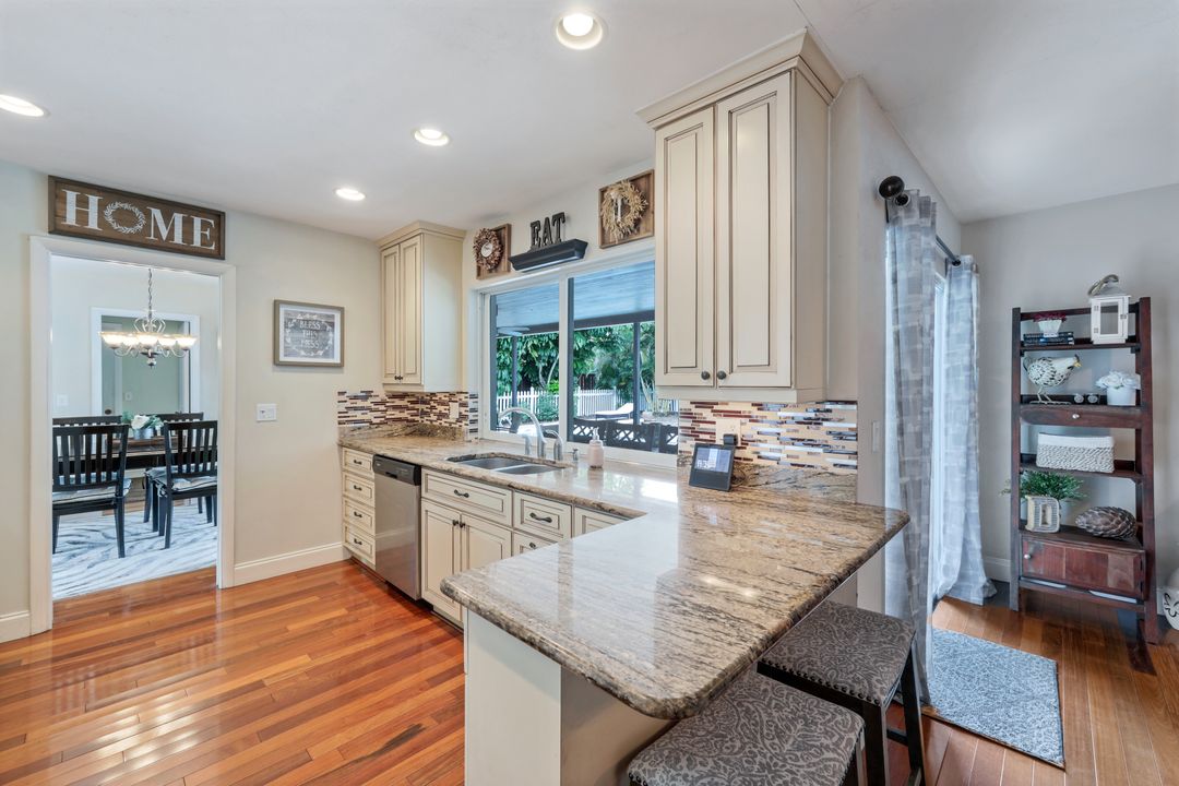 289 Burning Tree Dr, Naples, FL 34105