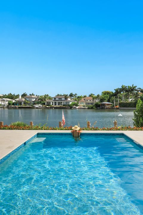 380 18th Ave S, Naples, FL 34102