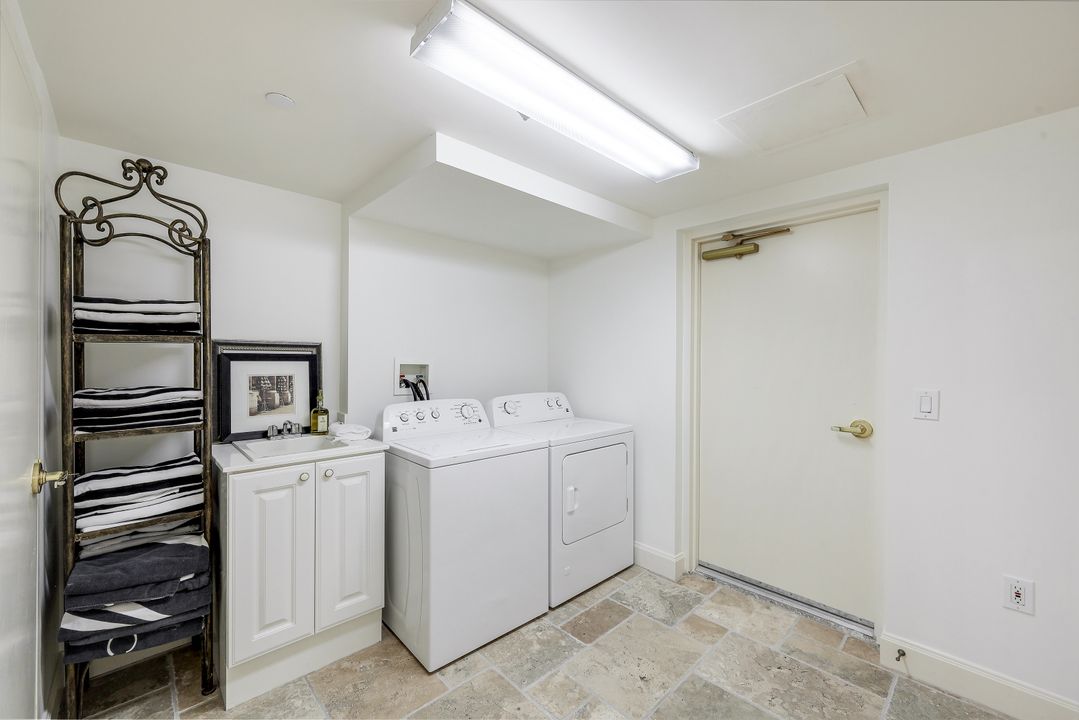 6597 Nicholas Blvd #306, Naples, FL 34108