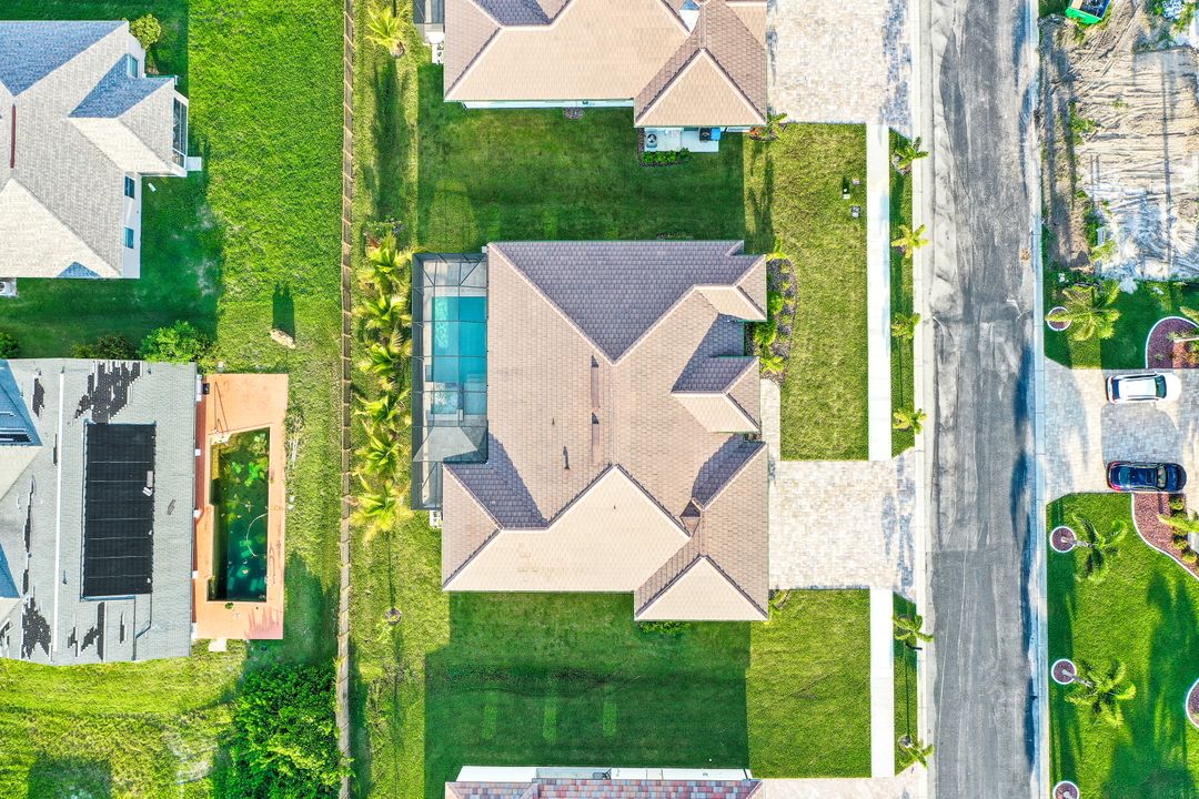 860 Palmetto Pointe Cir, Cape Coral, FL 33991