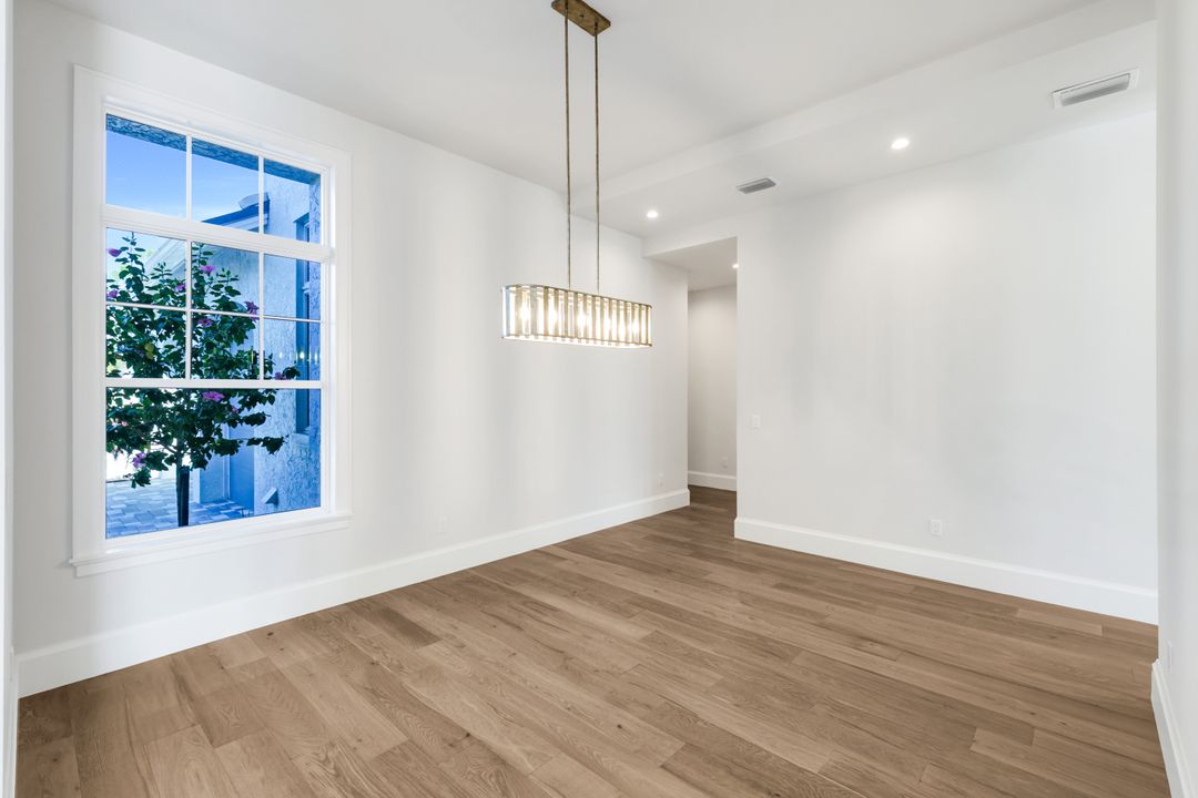 16716 Enclave Cir, Naples, FL 34110