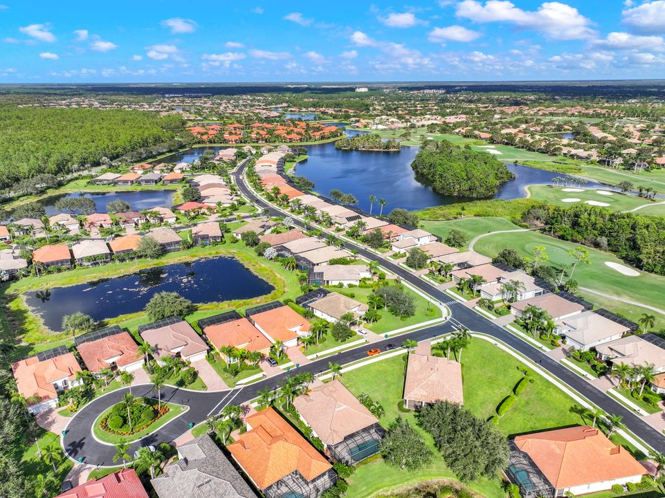 6074 Divot Ct, Naples, FL 34113