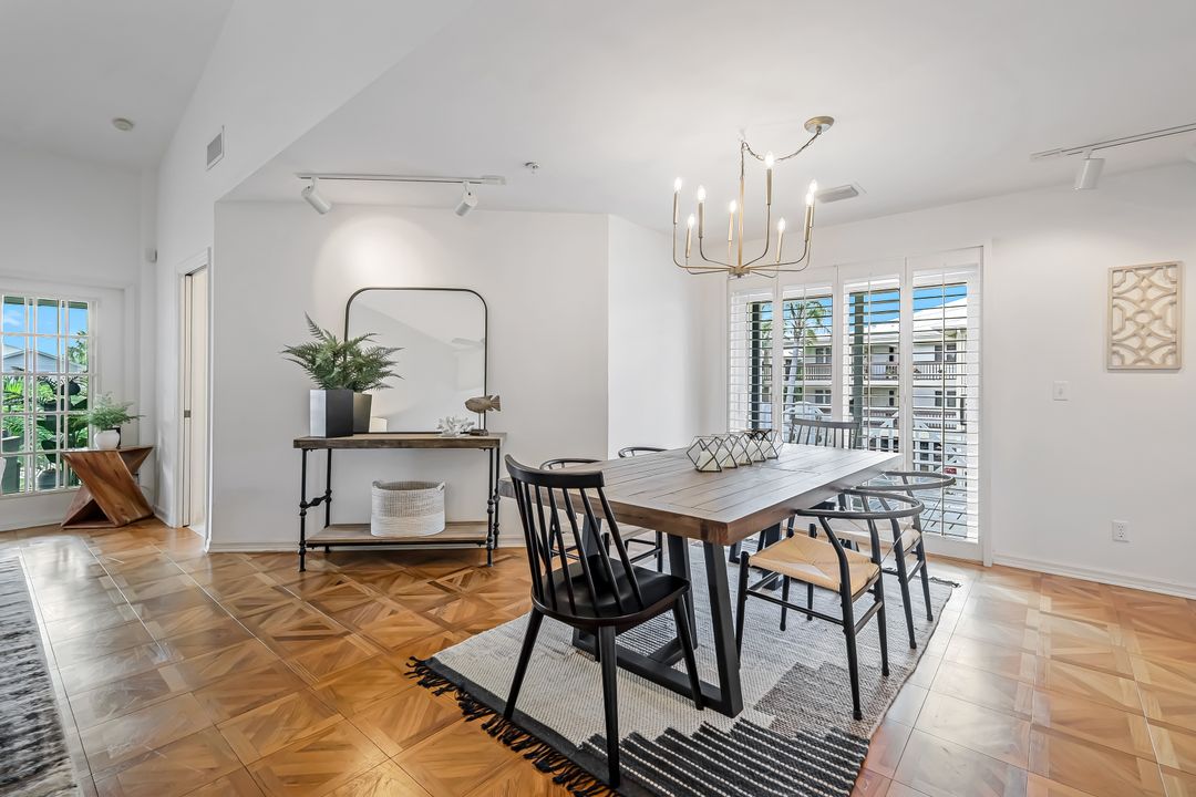 433 2nd St S, Naples, FL 34102