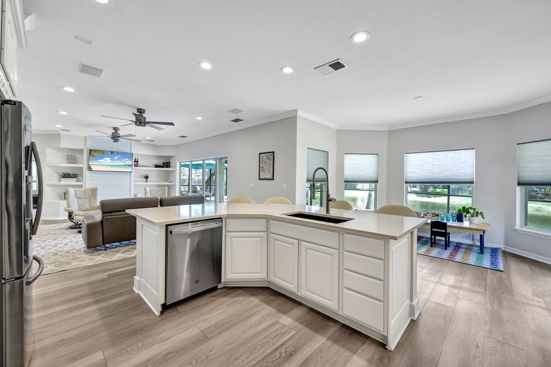 8146 Las Palmas Way, Naples, FL 34109