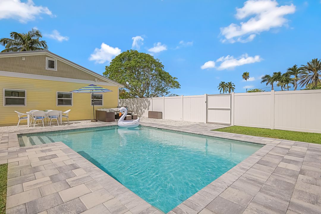 603 108th Ave N, Naples, FL 34108