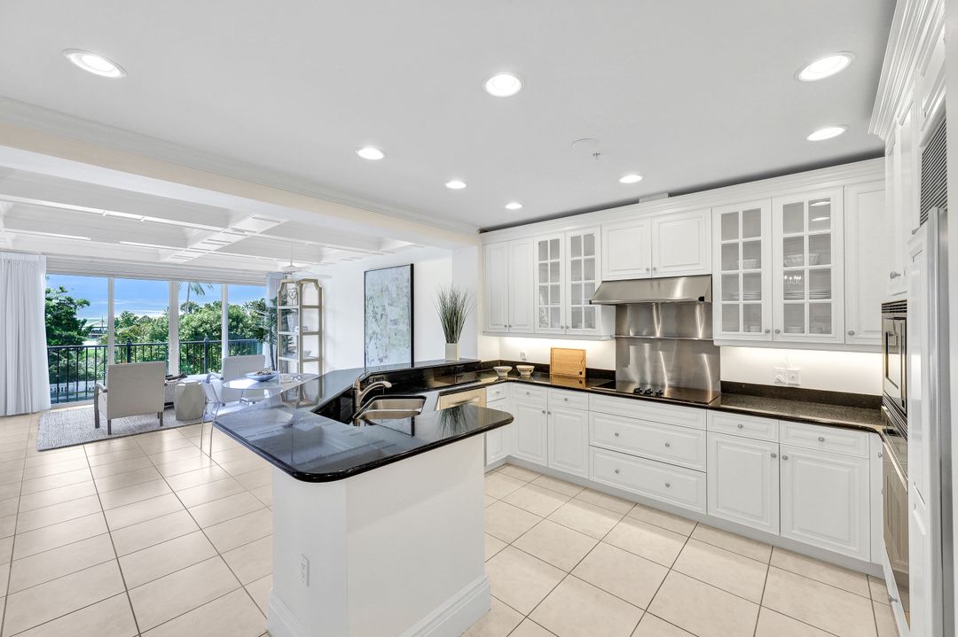 1400 Gulf Shore Blvd N #203, Naples, FL 34102