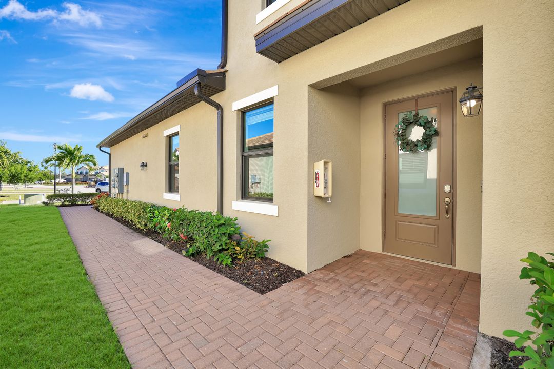 2368 Anguilla Dr #102, Naples, FL 34120